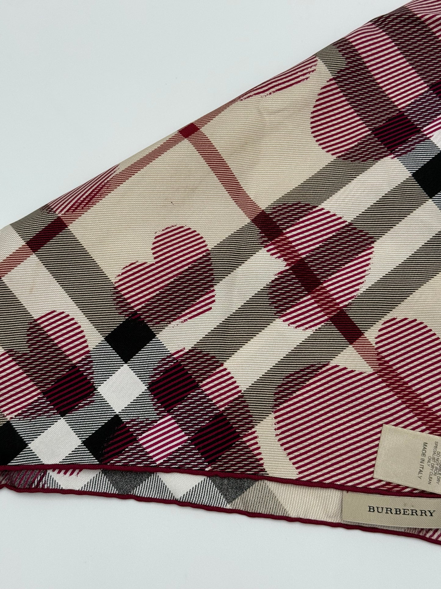 Burberry Foulard Cuori in Seta Beige