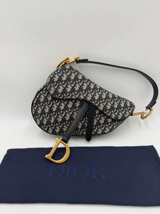 105DC082-C8A5-4D51-996C-98534AE6E746 - Pally Vintage Closet