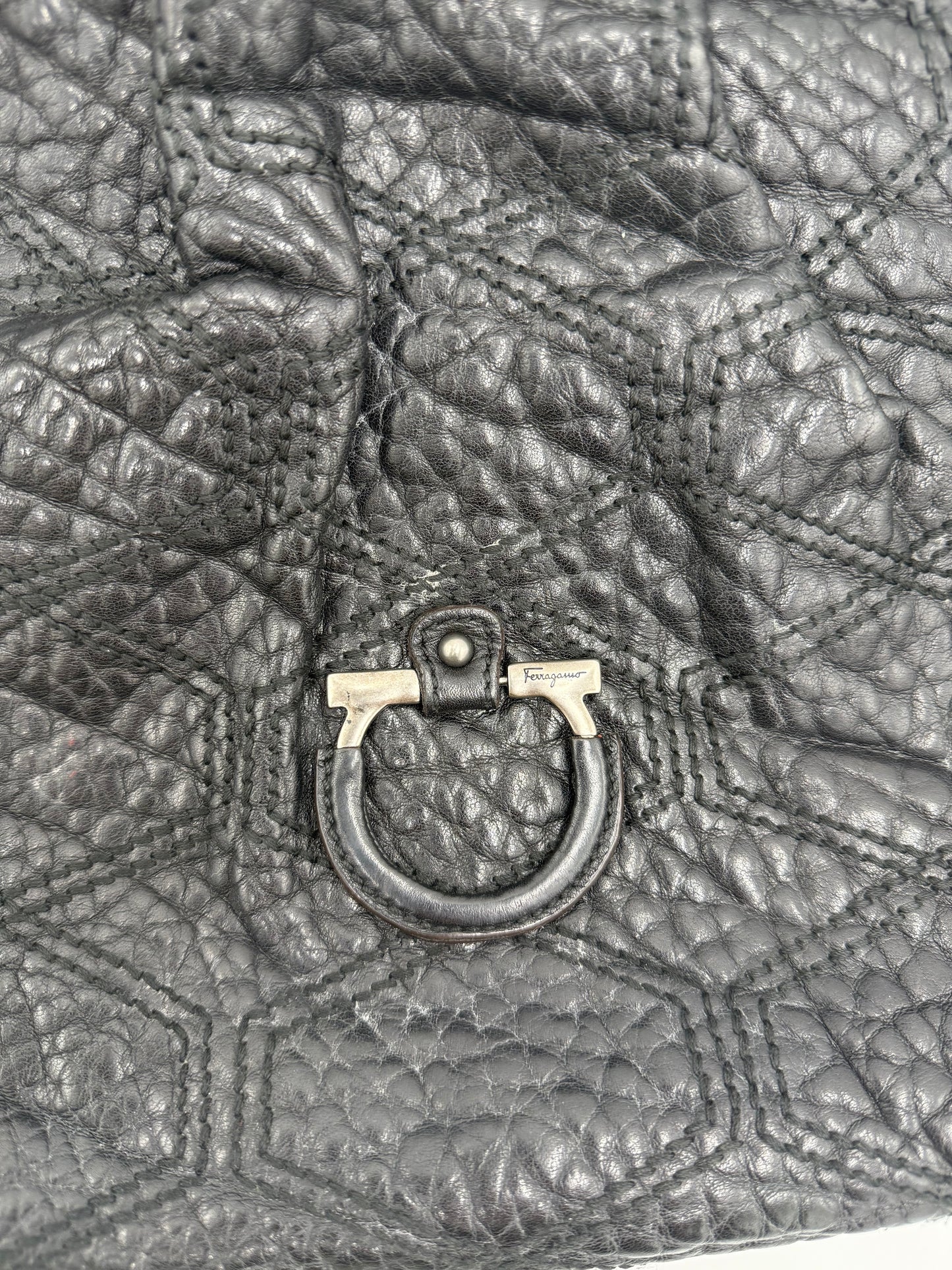 Salvatore Ferragamo Borsa Vintage Hobo in Pelle Nera