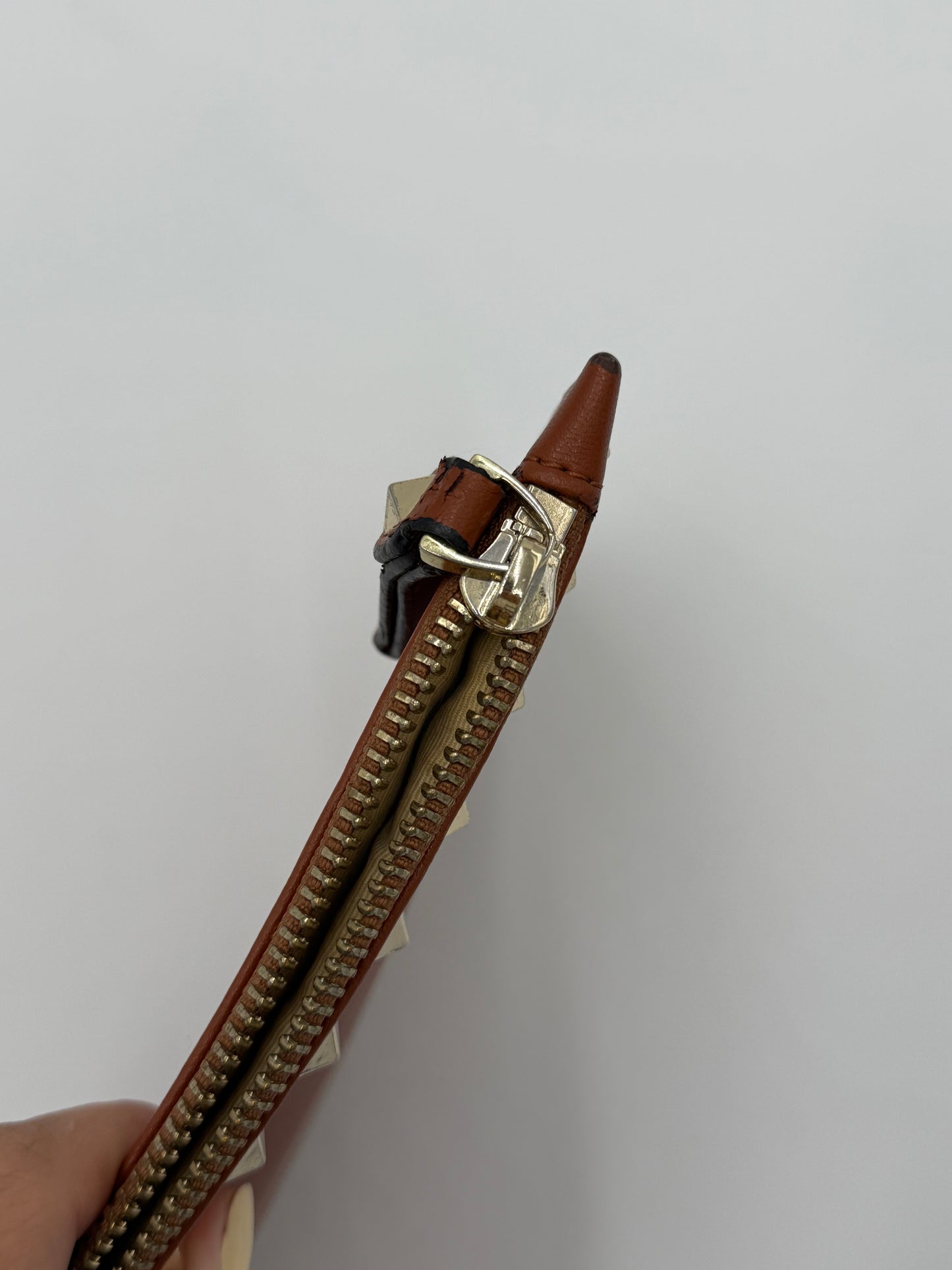 Valentino Garavani Pochette Rockstud in Pelle Arancione