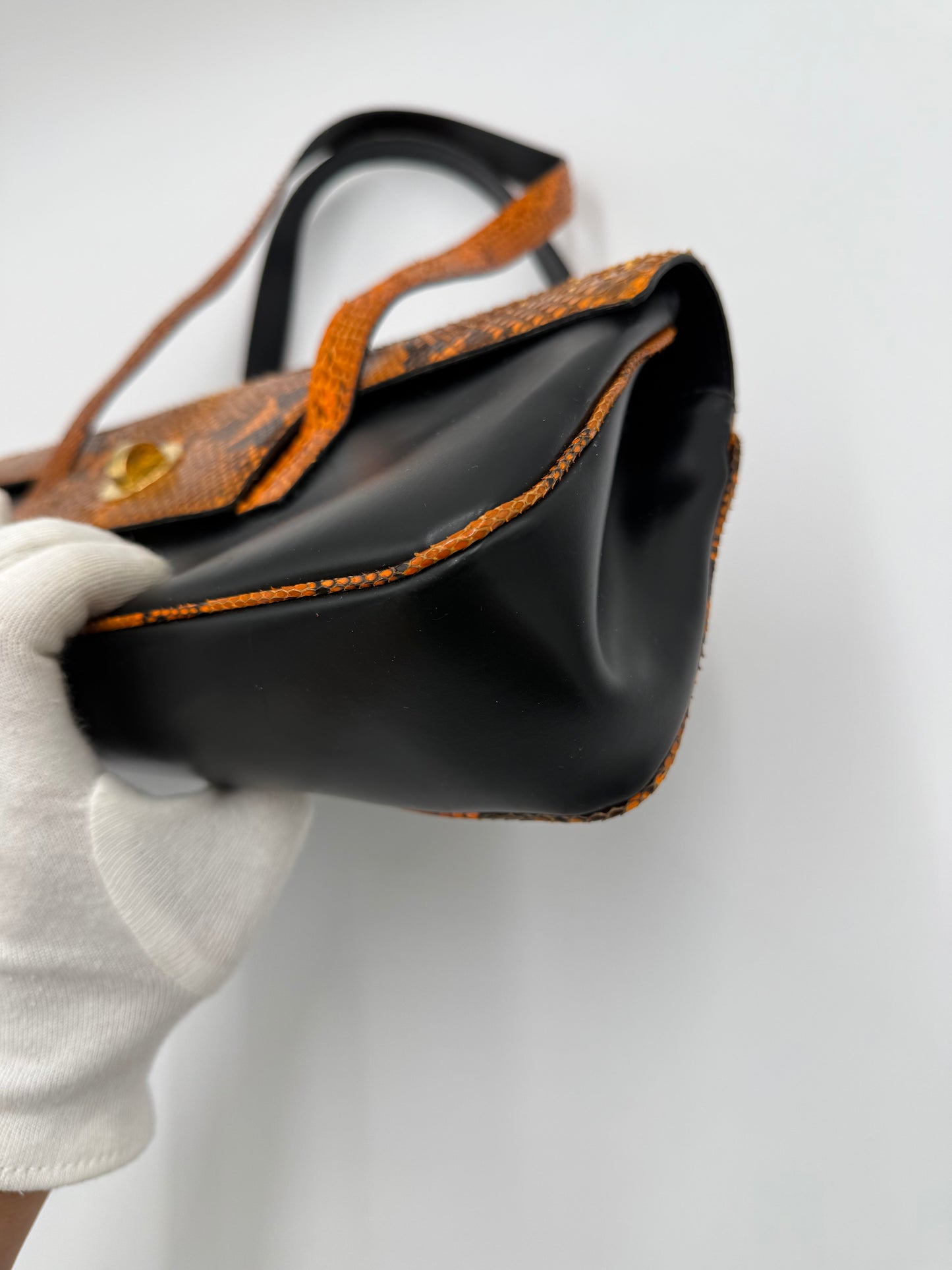 Bulgari Borsa Vintage in Pelle di Serpente Arancione e Pelle Nera