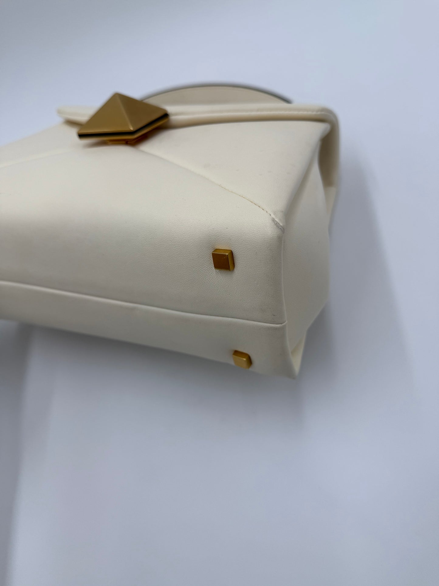 Valentino Garavani Borsa One Stud Top Handle in Pelle Avorio