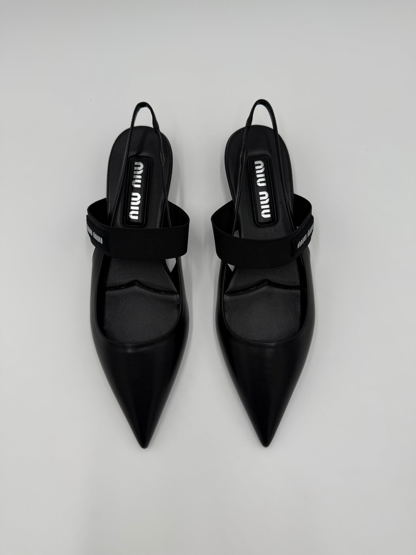 Miu Miu Ballerine Slingback a Punta in Pelle Nera