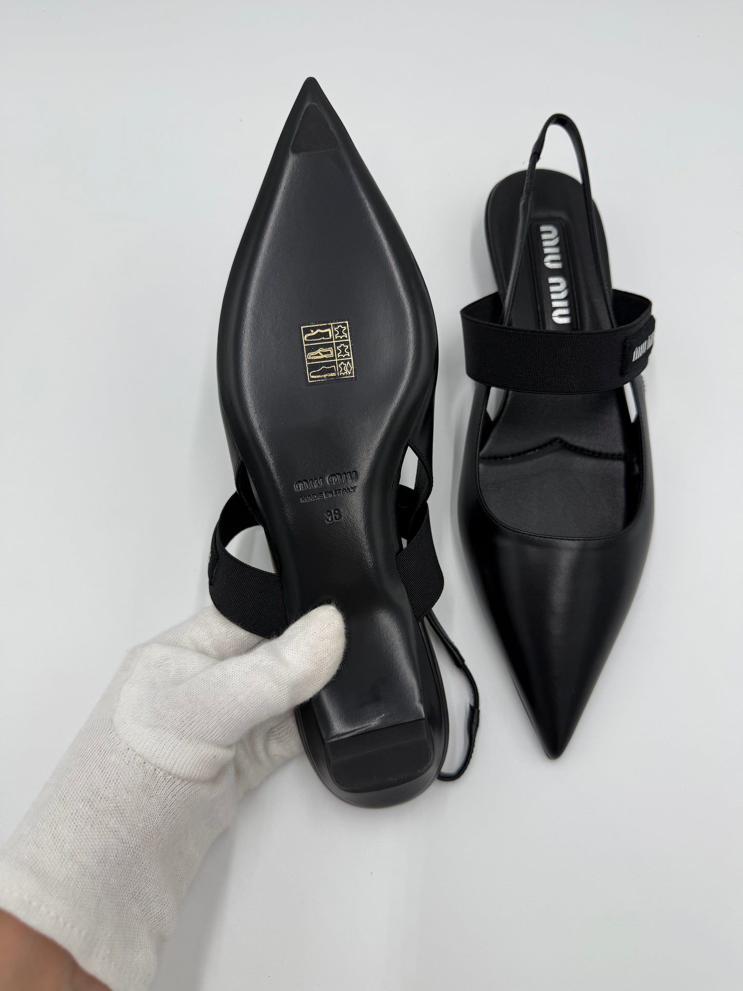 Miu Miu Ballerine Slingback a Punta in Pelle Nera