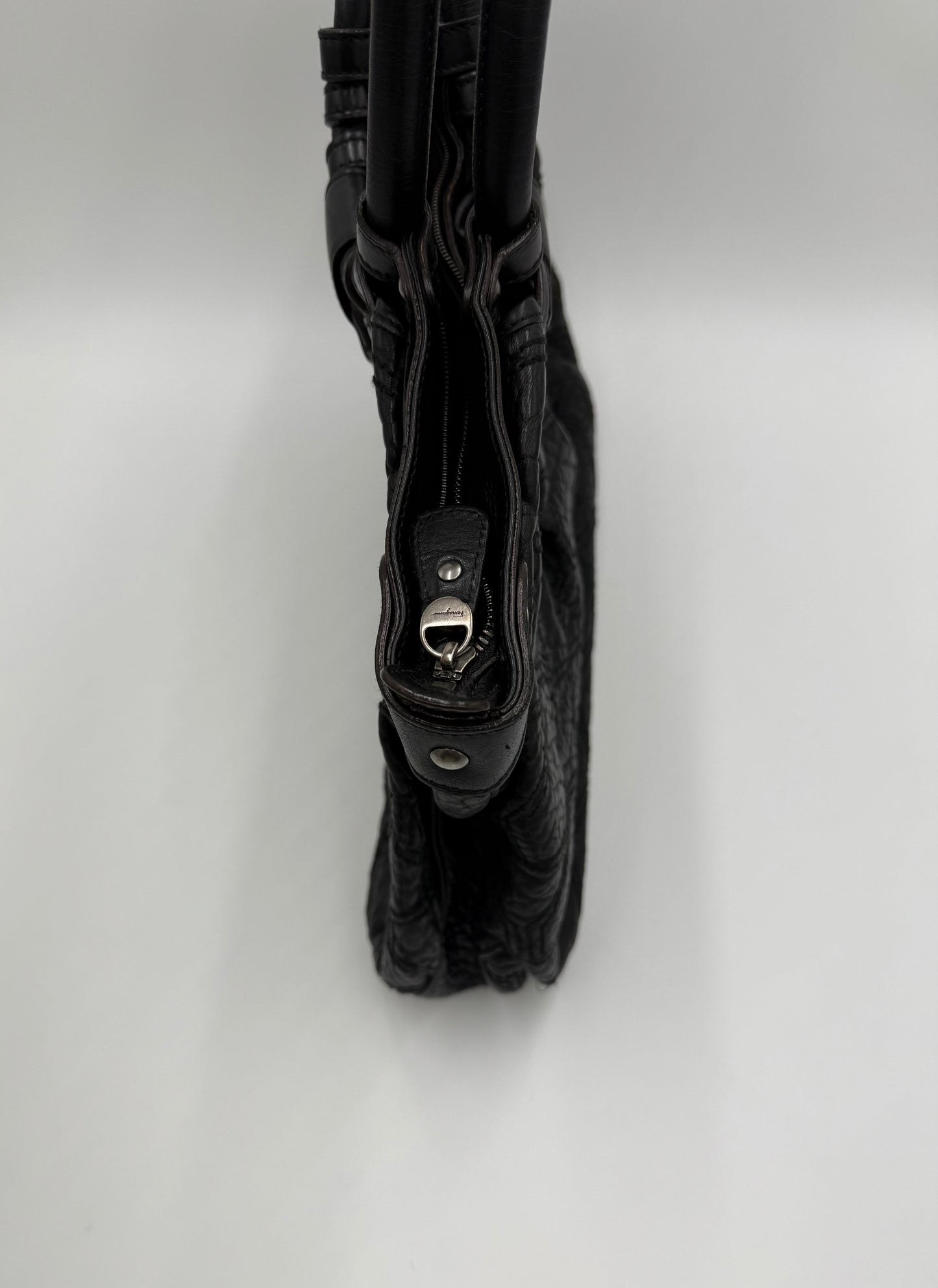 Salvatore Ferragamo Borsa Vintage Hobo in Pelle Nera