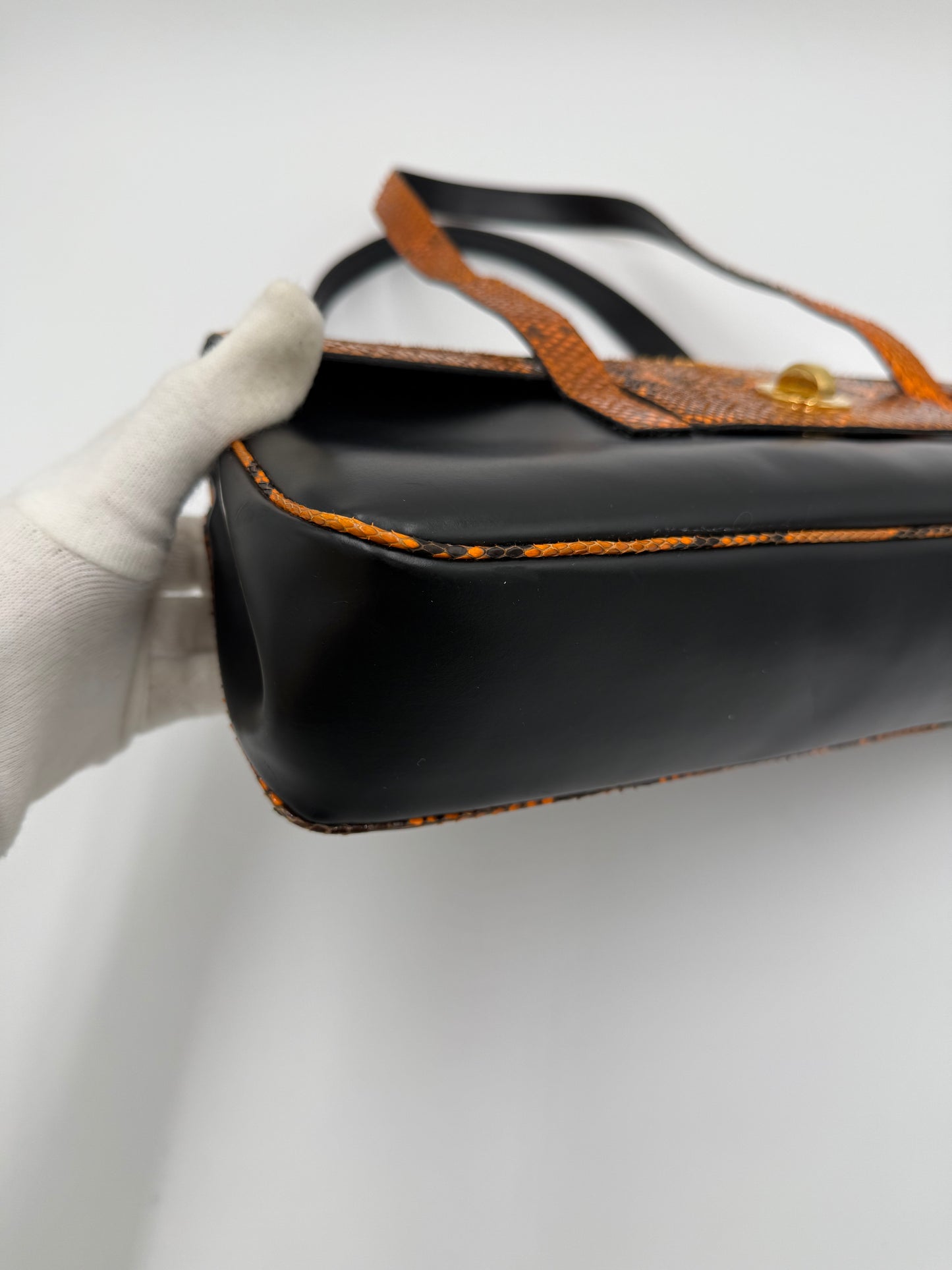 Bulgari Borsa Vintage in Pelle di Serpente Arancione e Pelle Nera