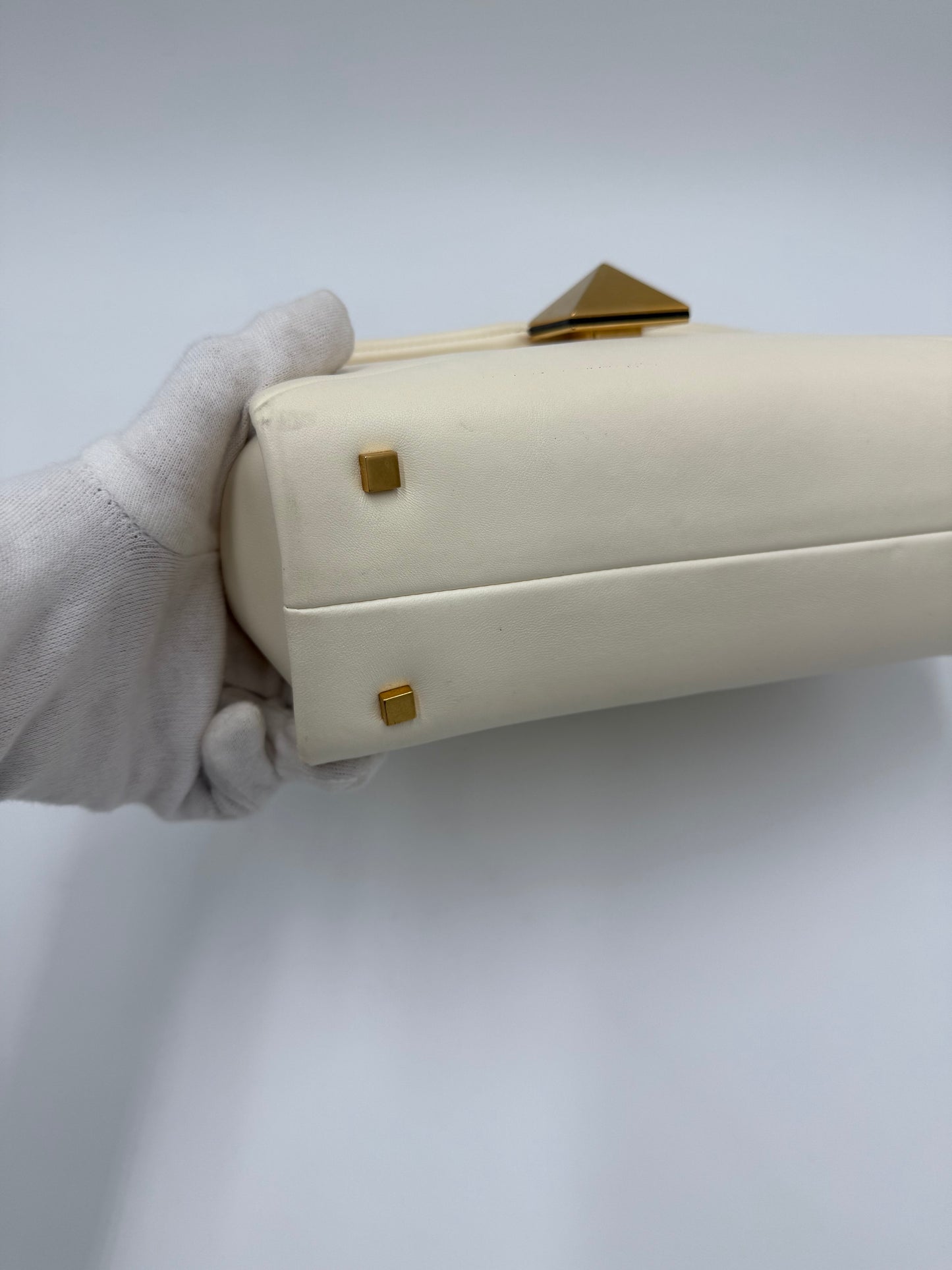 Valentino Garavani Borsa One Stud Top Handle in Pelle Avorio