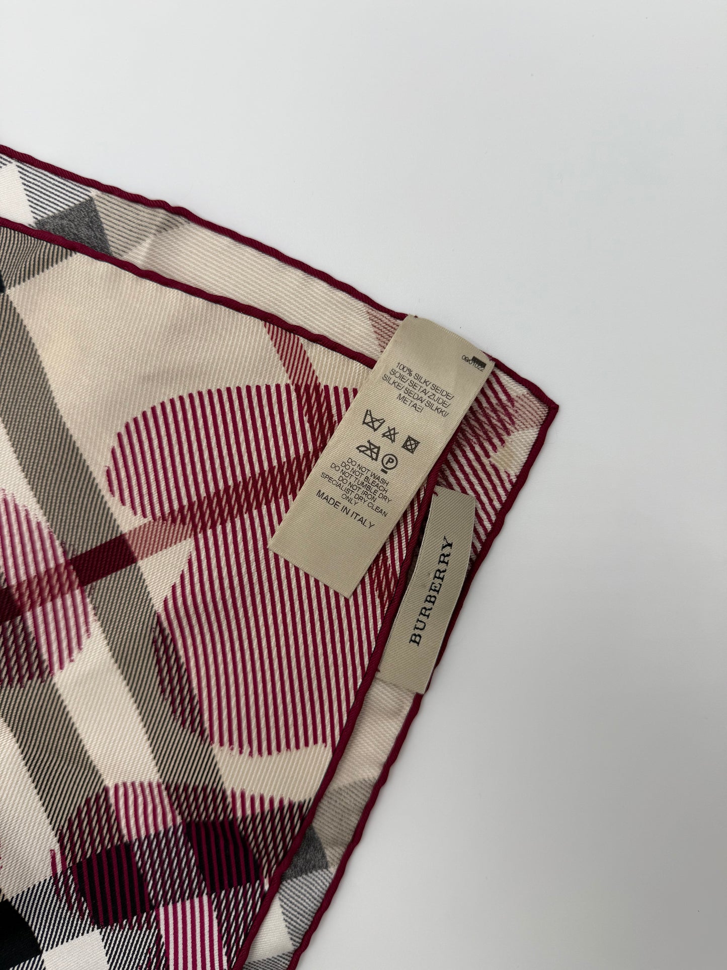Burberry Foulard Cuori in Seta Beige