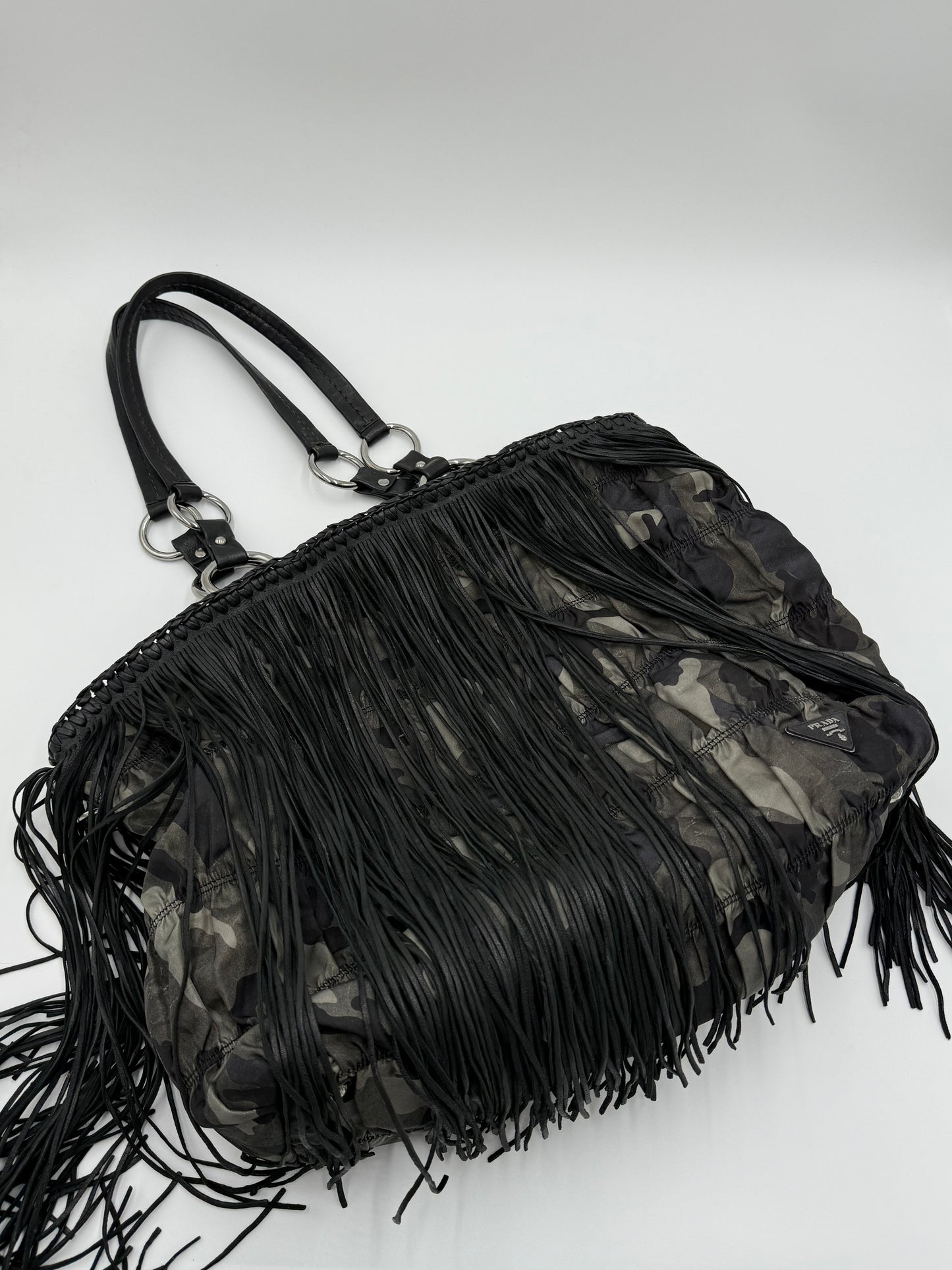 Prada Borsa Tote Re-Nylon Vintage Camouflage con Frange in Nappa