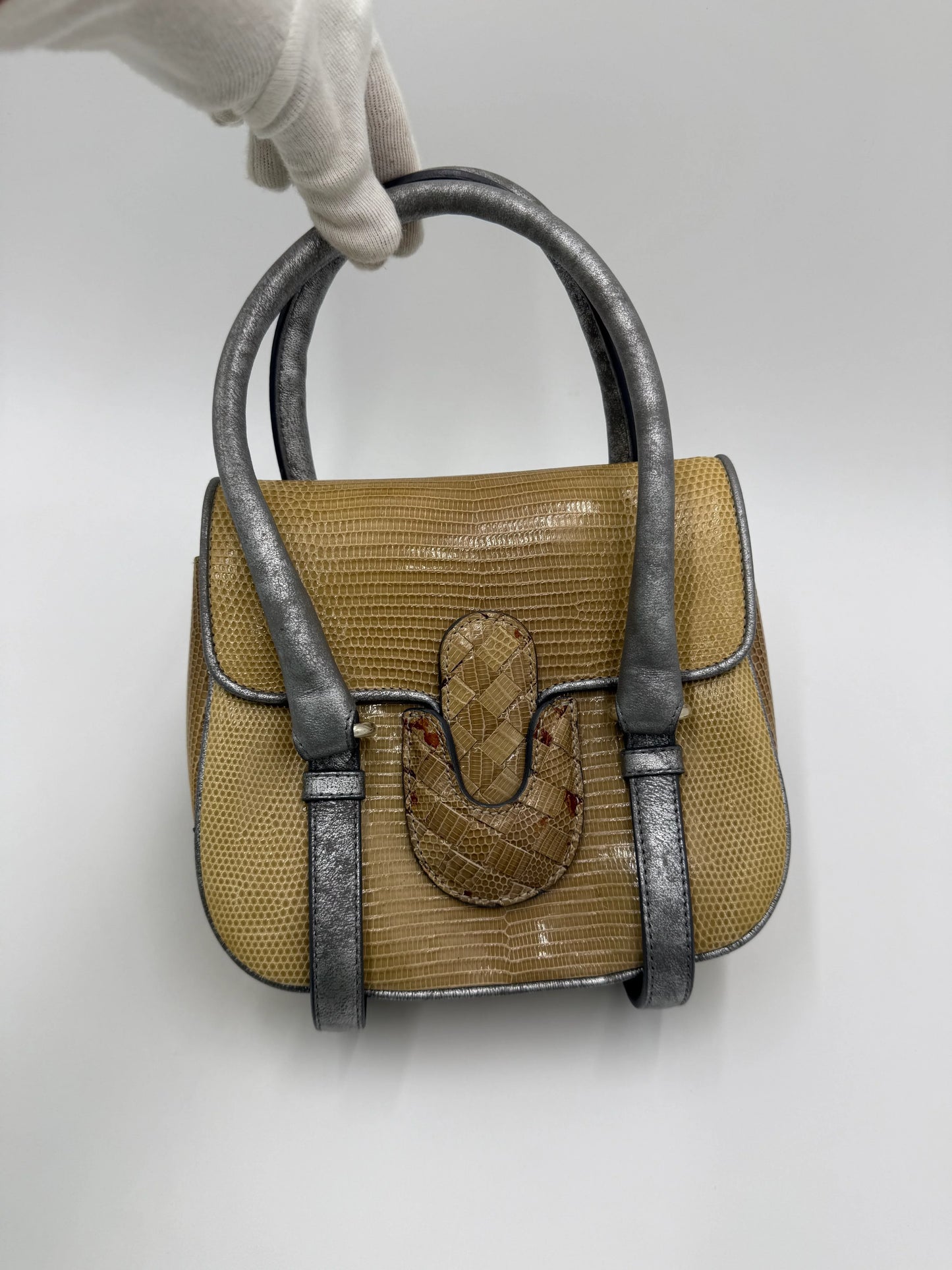 Bottega-Veneta-Borsa-Vintage-Top-Handle-in-Lucertola-e-Pelle-Metallizzata-Beige-69305826312516 - Pally Vintage Closet
