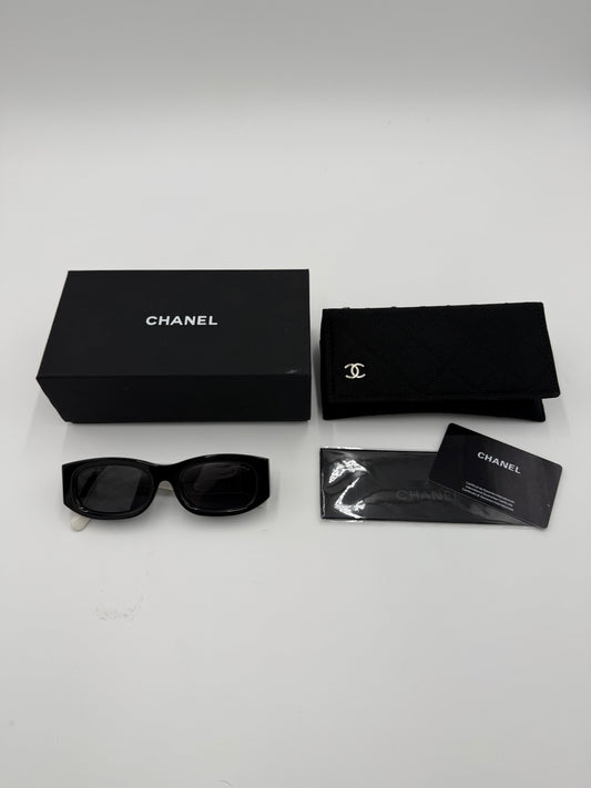 Chanel Occhiali da Sole Rettangolari Bicolore con Logo CC - Pally Vintage Closet