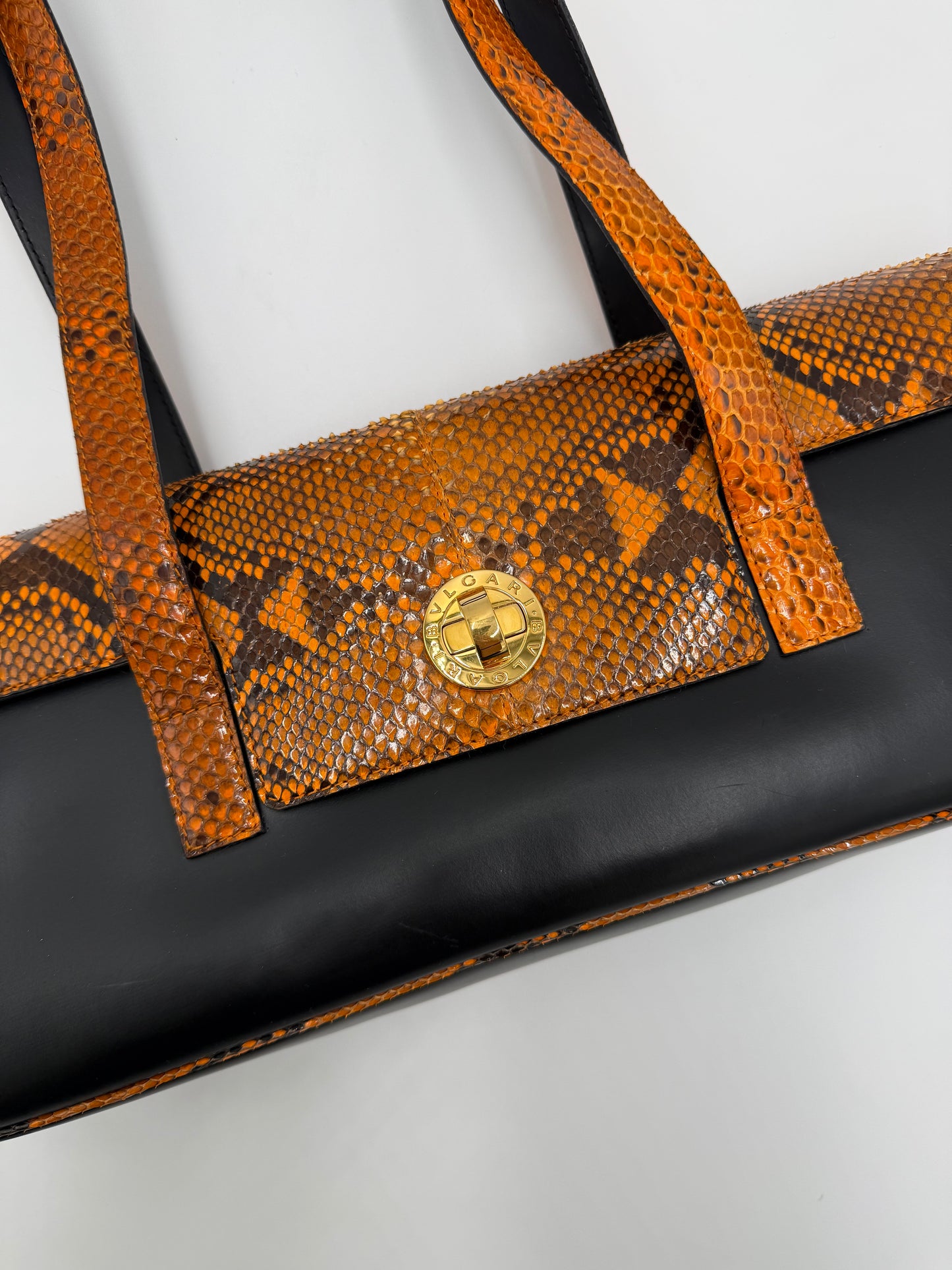 Bulgari Borsa Vintage in Pelle di Serpente Arancione e Pelle Nera