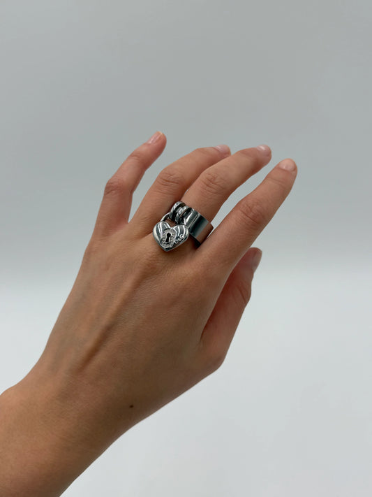 Dolce-e-Gabbana-Anello-a-Fascia-D-G-in-Acciaio-Lucido-70136705057092 - Pally Vintage Closet