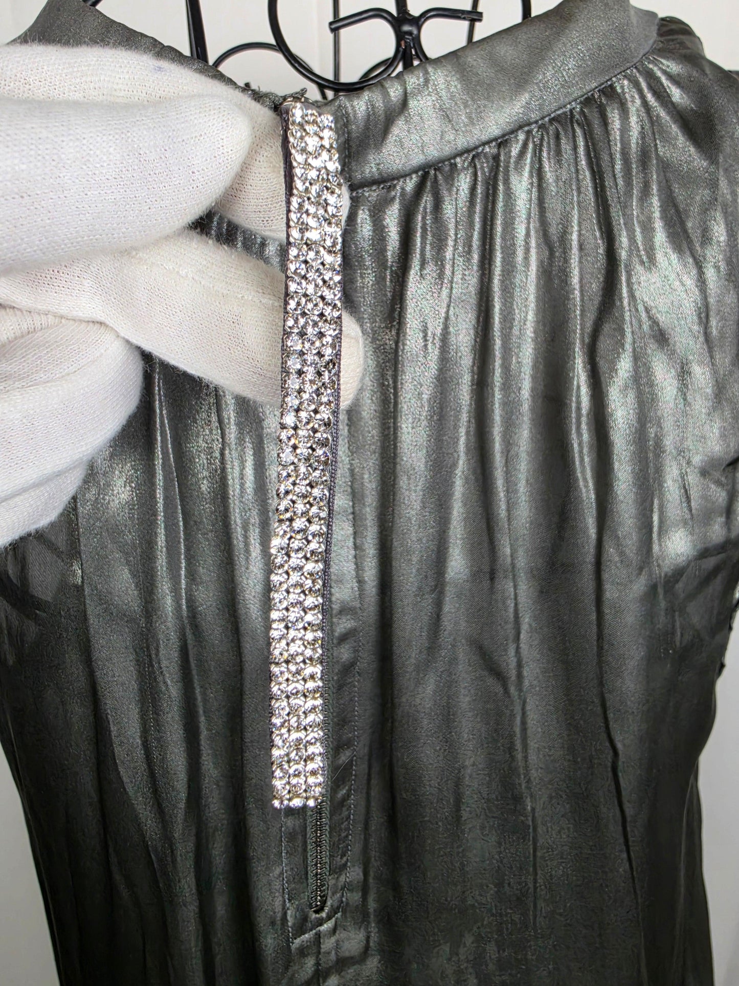 Dolce e Gabbana Top Seta Metallizzata con Spilla Floreale Argento - Pally Vintage Closet