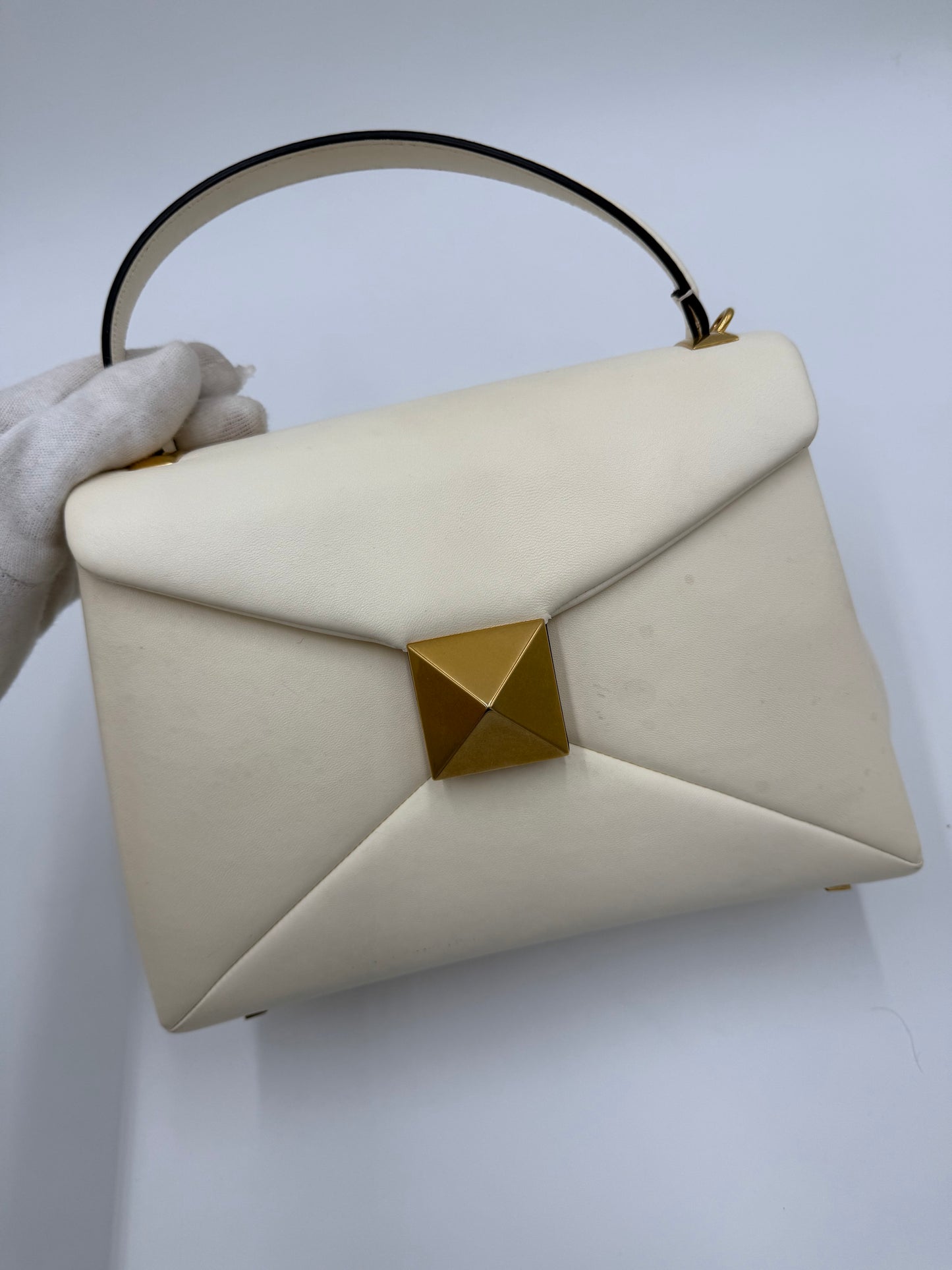 Valentino Garavani Borsa One Stud Top Handle in Pelle Avorio
