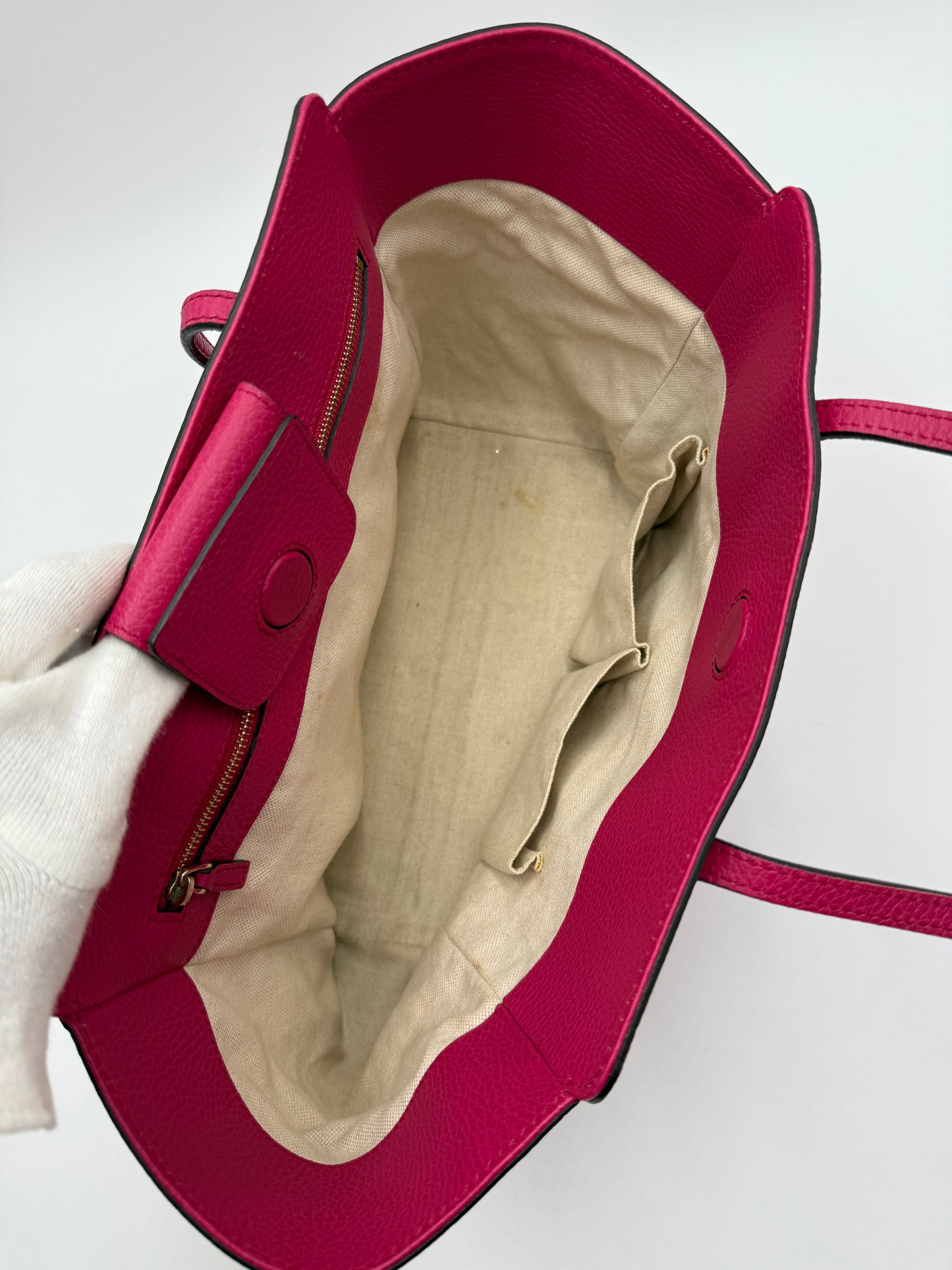 Gucci Borsa Tote Swing Media in Pelle Martellata Fucsia
