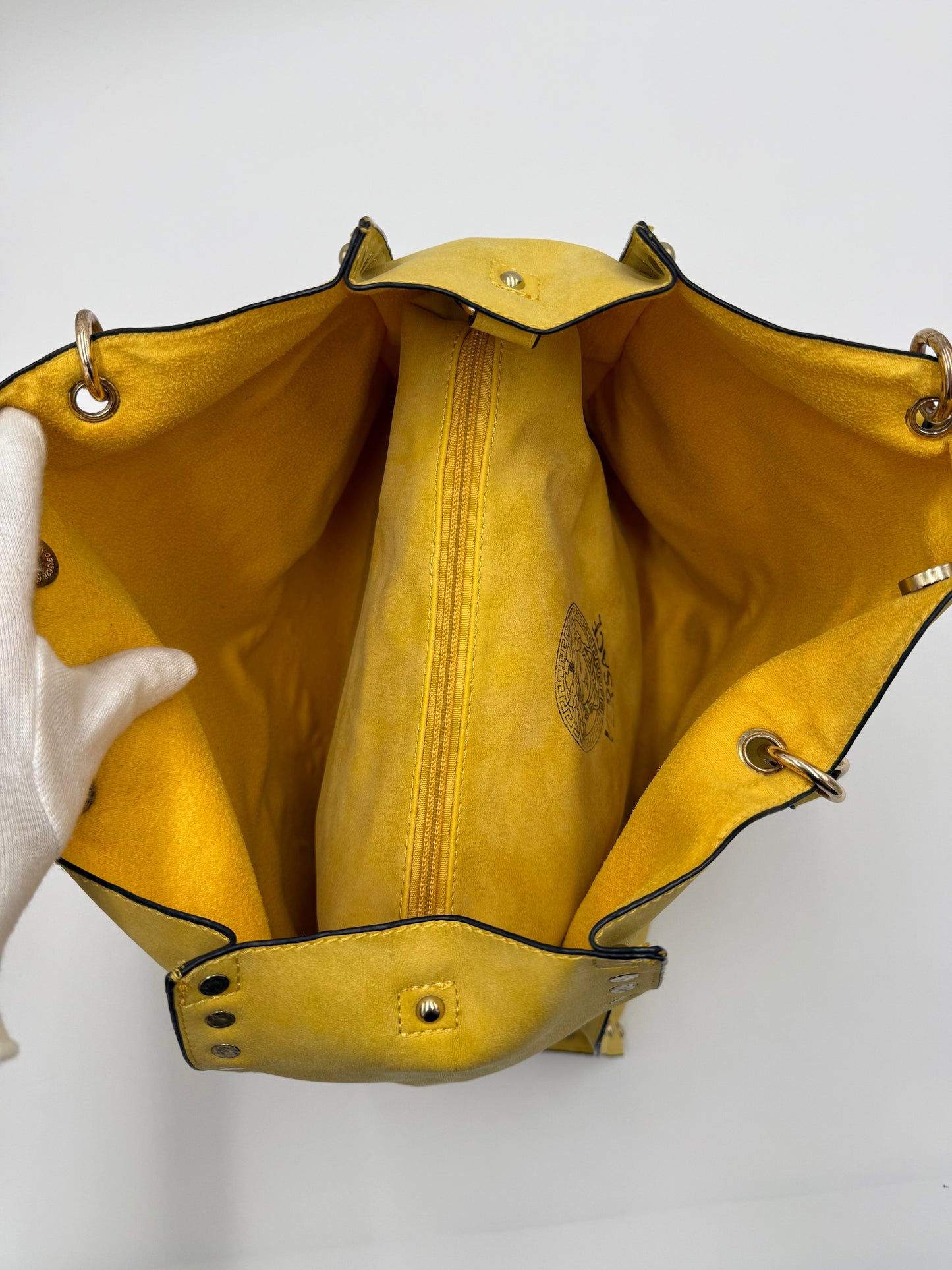 Versace Borsa Tote Medusa Borchiata in Camoscio Giallo