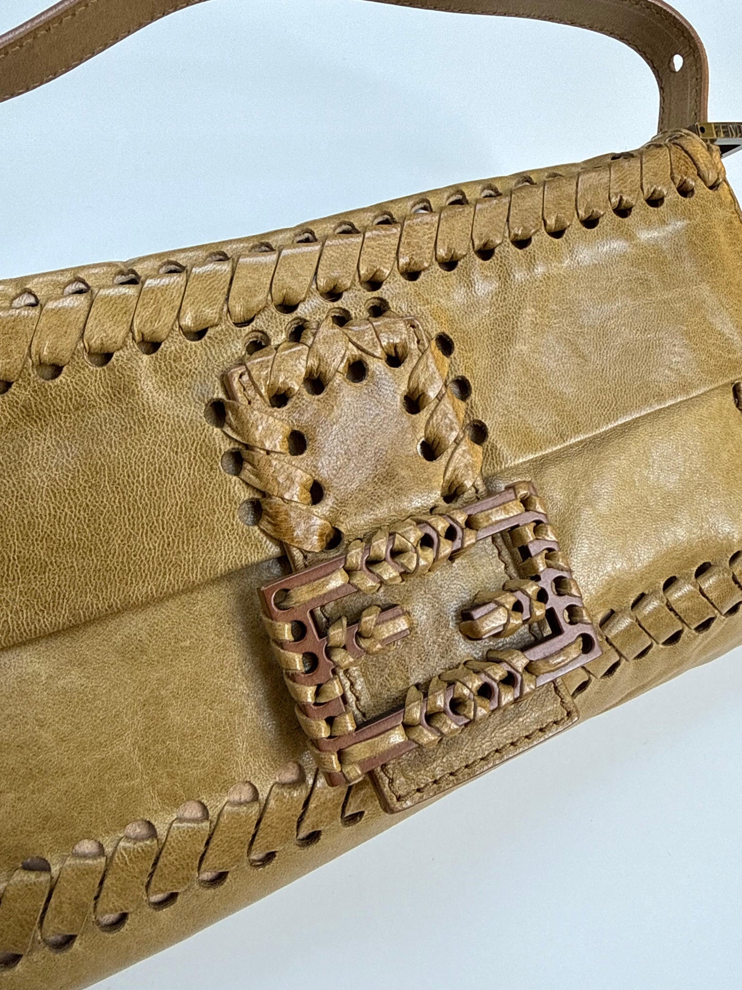 Fendi-Borsa-Baguette-Vintage-Whipstitch-con-Fibbia-in-Legno-Beige-70408856371524 - Pally Vintage Closet
