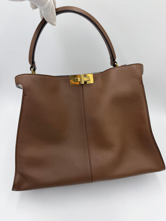 Fendi Borsa Peekaboo ISeeU Medium in Pelle Marrone con Interno Verde