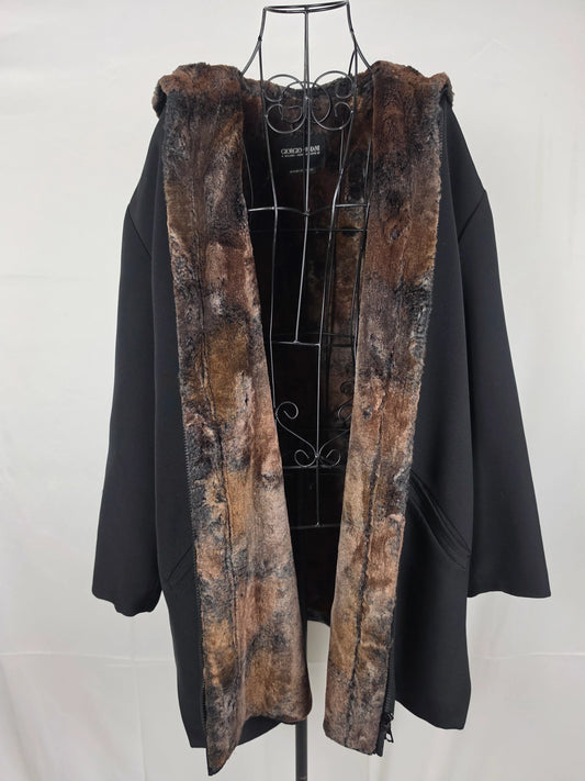 Giorgio Armani Cappotto con Cappuccio in Eco-Pelliccia Linea Borgonuovo 21 Nero - Pally Vintage Closet