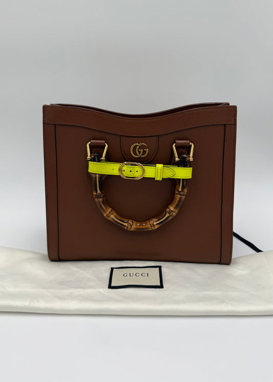 Gucci Borsa Diana Tote Media in Pelle con Manici Bamboo Marrone