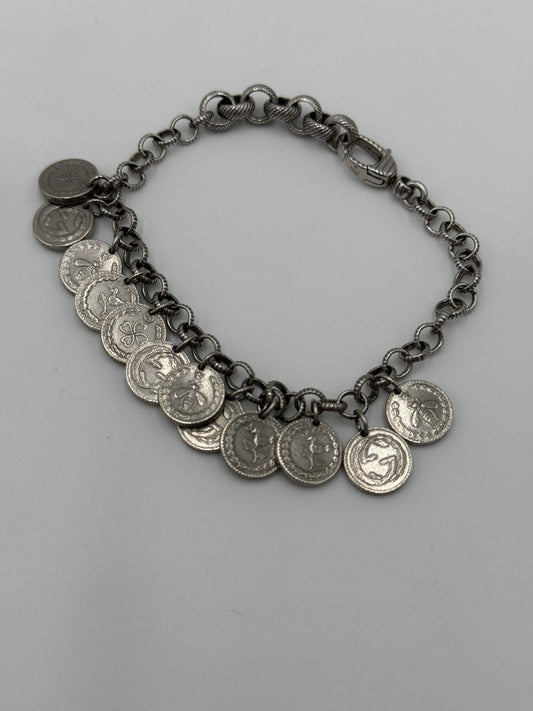 Gucci-Bracciale-con-Ciondoli-Moneta-Multipli-in-Argento-925-69233735598404 - Pally Vintage Closet