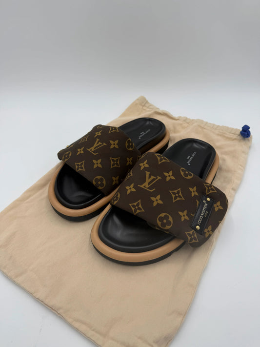 Louis-Vuitton-Mule-Bassa-Pool-Pillow-Monogram-Marrone-e-Nero-69306019381572 - Pally Vintage Closet