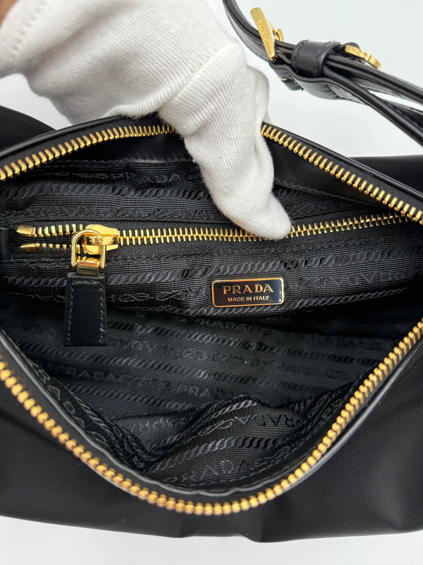 Prada-Borsa-a-Spalla-Re-Nylon-e-Pelle-Nera-70137344065860 - Pally Vintage Closet