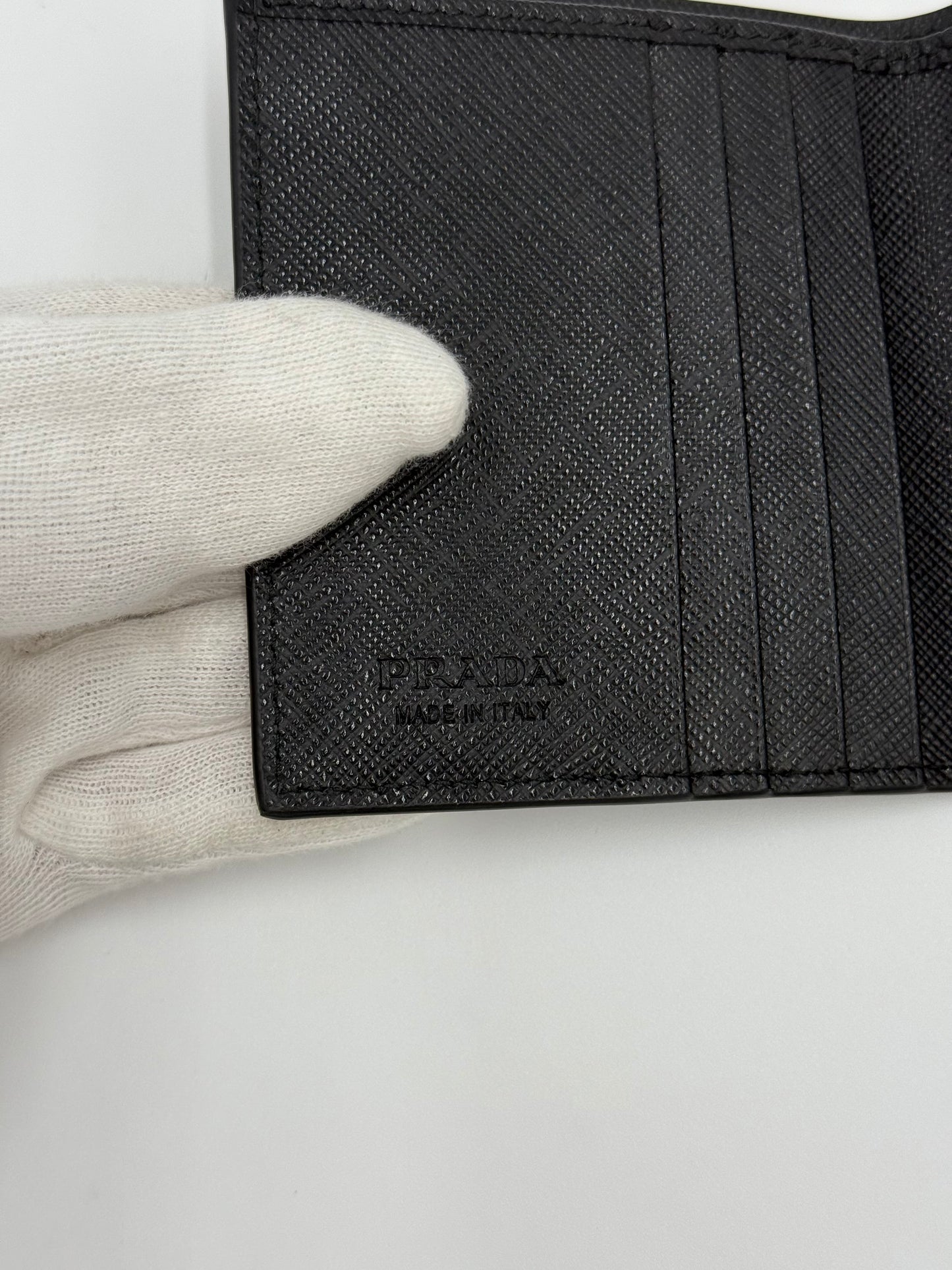 Prada Portafoglio in Saffiano Nero - Pally Vintage Closet