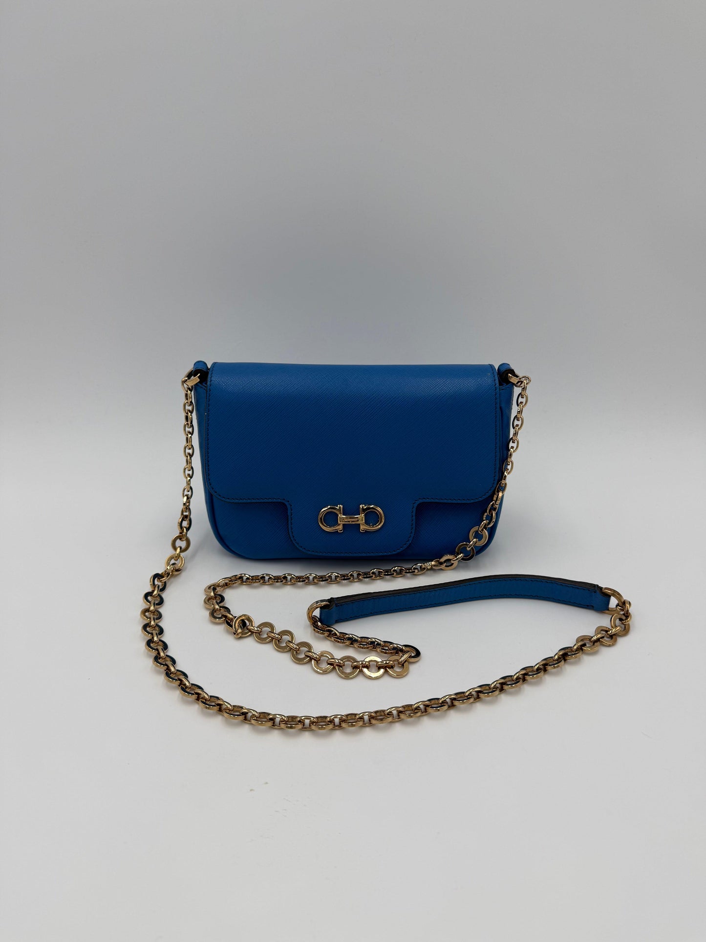 Salvatore Ferragamo Borsa a Tracolla Gancini in Pelle Blu Elettrico - Pally Vintage Closet