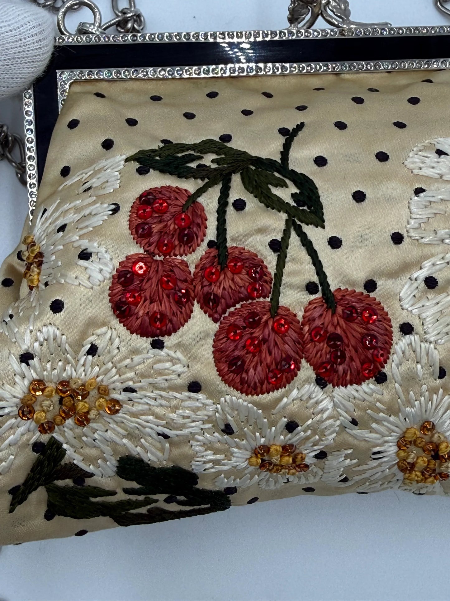 Valentino-Garavani-Borsa-Gioiello-Vintage-con-Ricami-Floreali-e-Ciliegie-Avorio-70314505109828 - Pally Vintage Closet