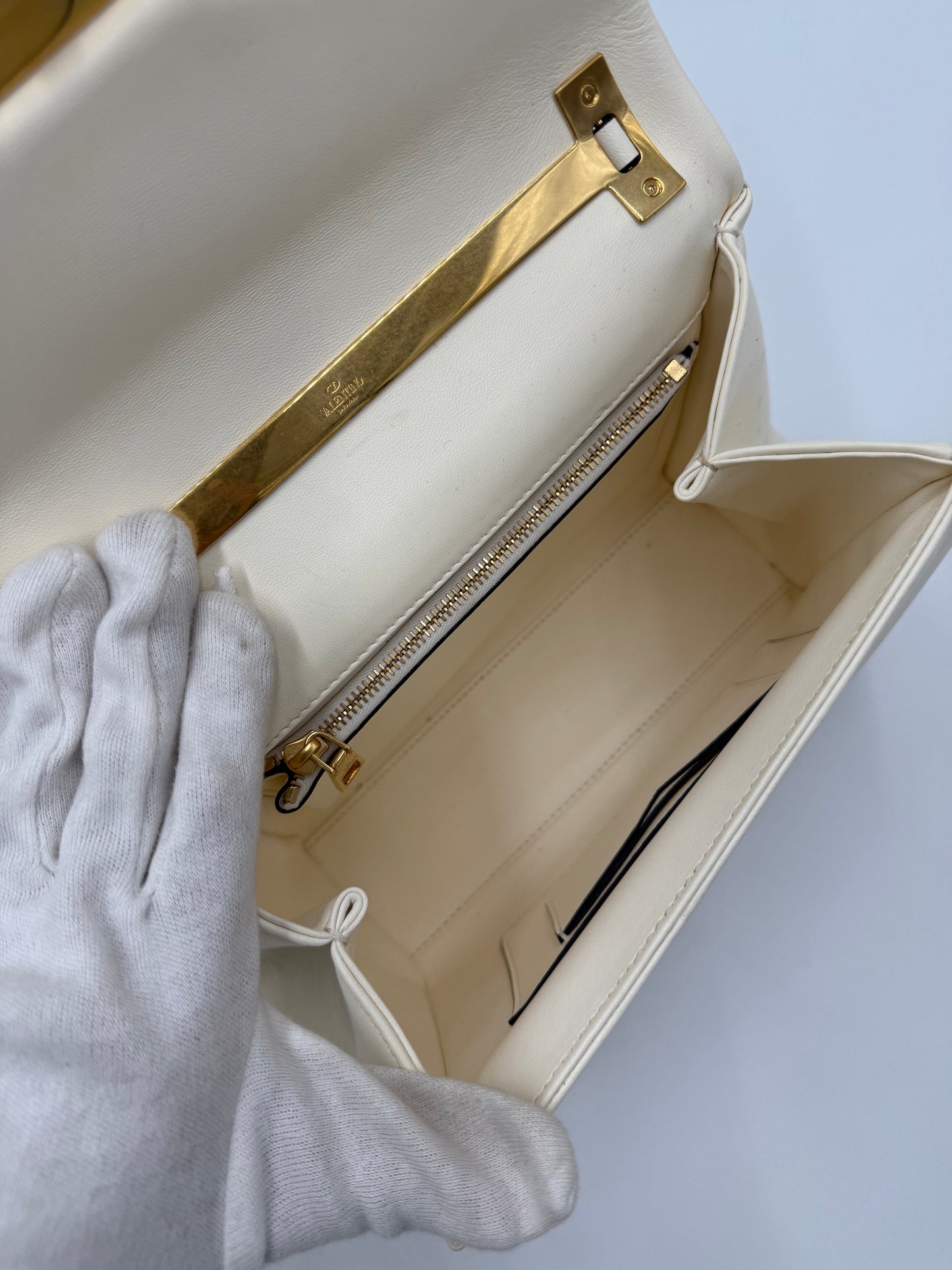 Valentino Garavani Borsa One Stud Top Handle in Pelle Avorio - Pally Vintage Closet