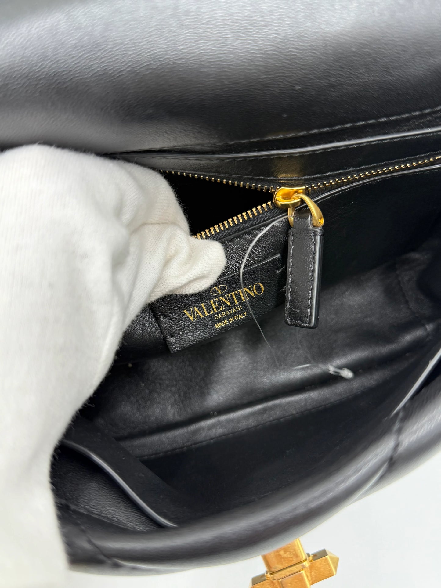 Valentino-Garavani-Borsa-Roman-Spike-in-Pelle-Trapuntata-Nera-67790367818052 - Pally Vintage Closet