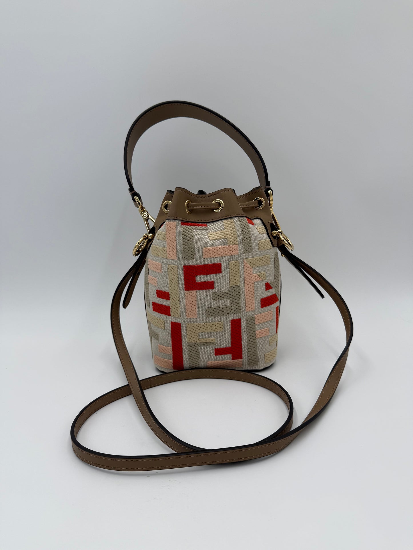 Fendi Borsa Secchiello Mon Trésor in Tela Ricamata e Pelle