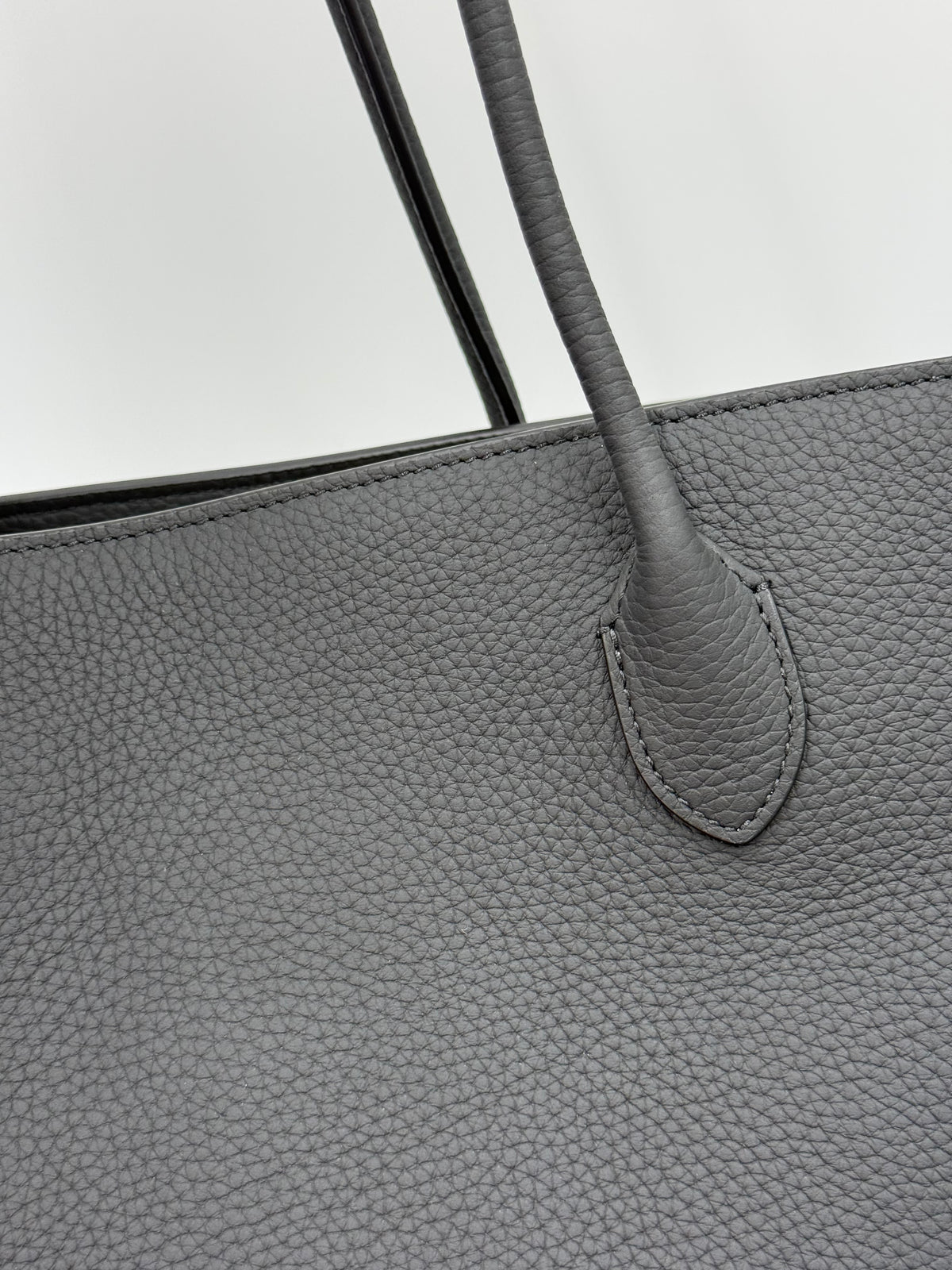 The Row Borsa Tote Marlo in Pelle Granulata Nera