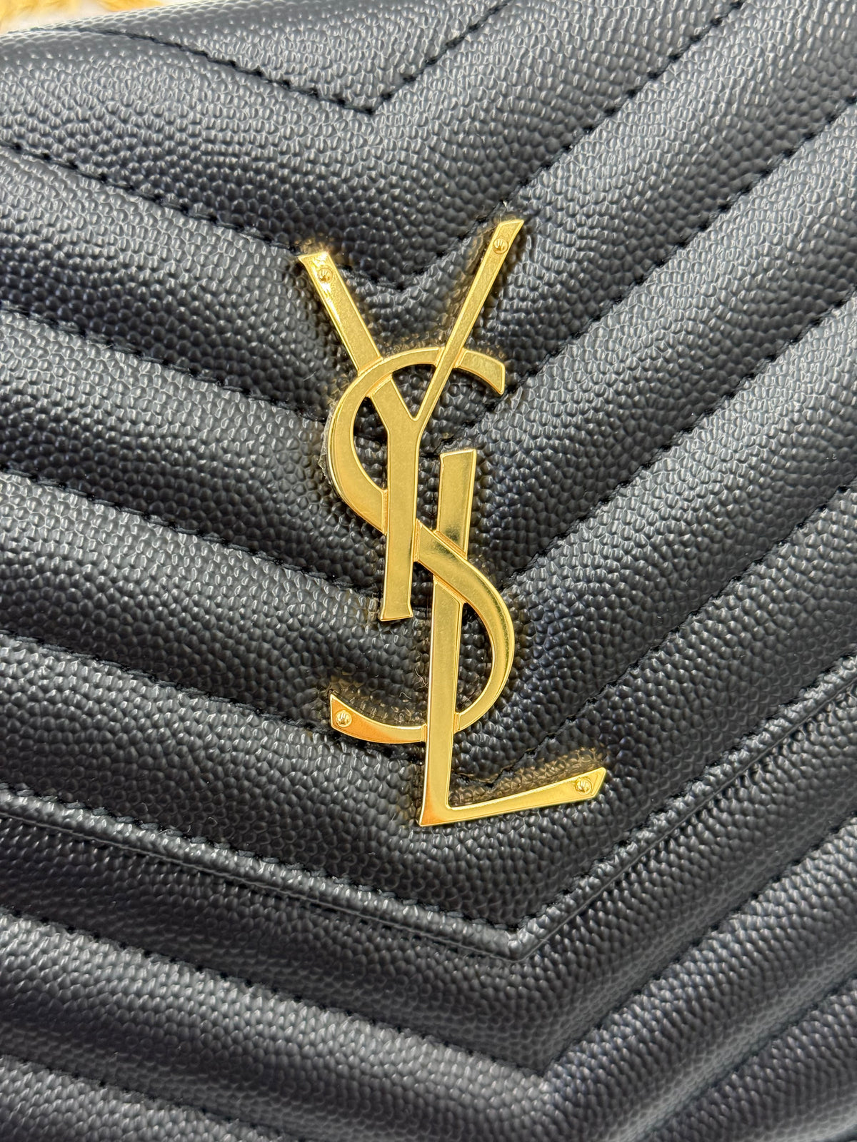 Saint Laurent Borsa a Tracolla Cassandre in Pelle Grain de Poudre con Hardware Dorato Nera