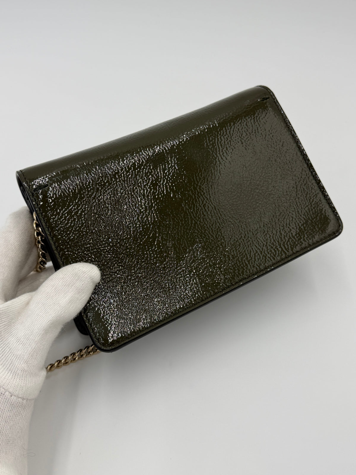 Gucci Borsa a Tracolla Dionysus Small in Pelle Verniciata Verde Oliva