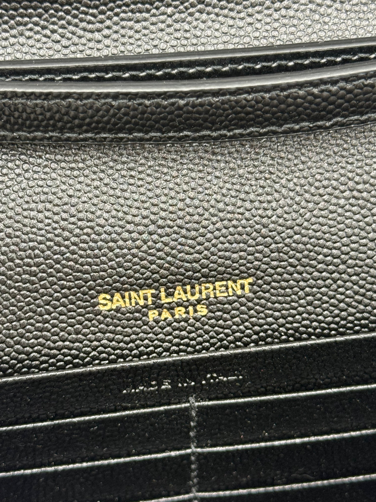 Saint Laurent Borsa a Tracolla Cassandre in Pelle Grain de Poudre con Hardware Dorato Nera