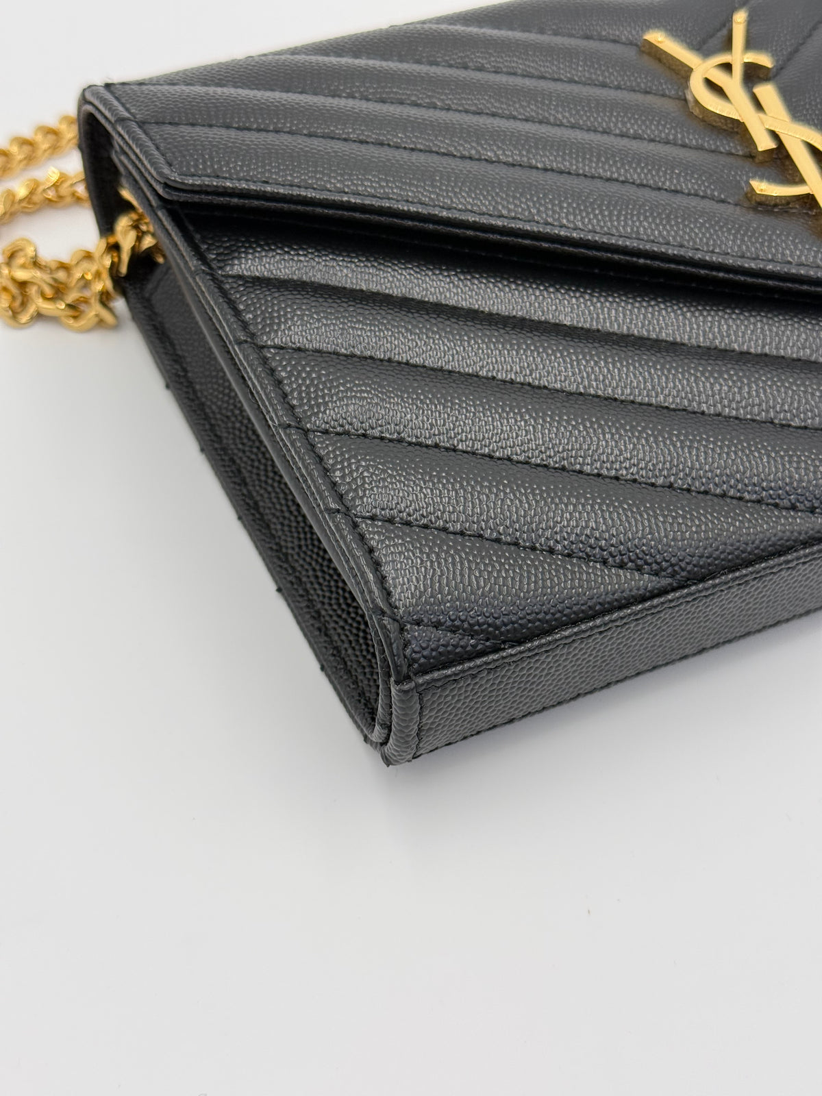 Saint Laurent Borsa a Tracolla Cassandre in Pelle Grain de Poudre con Hardware Dorato Nera