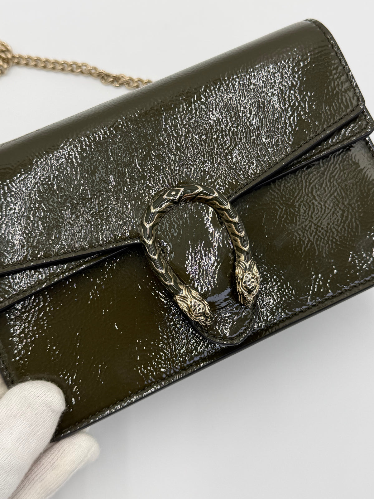 Gucci Borsa a Tracolla Dionysus Small in Pelle Verniciata Verde Oliva