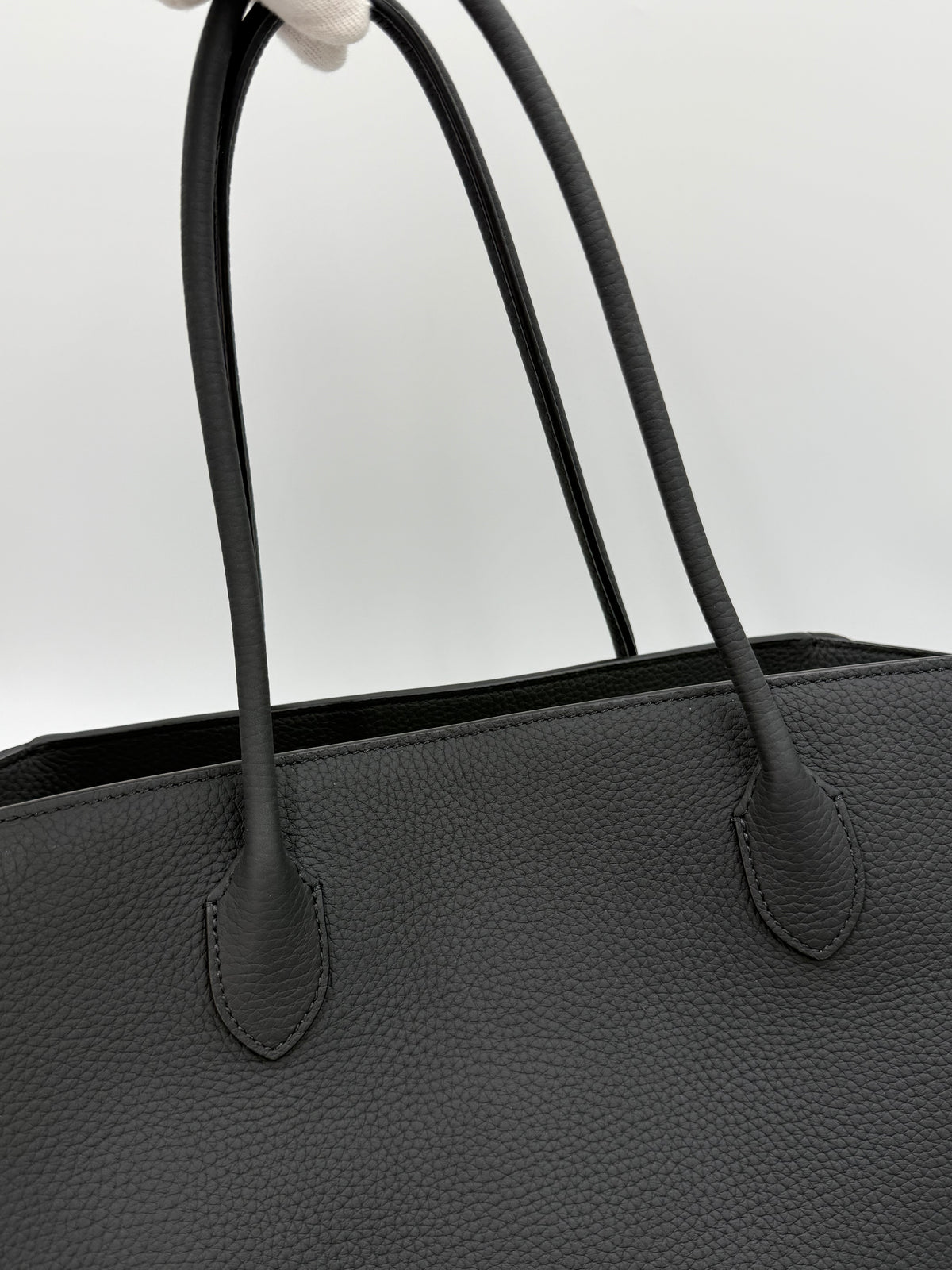 The Row Borsa Tote Marlo in Pelle Granulata Nera