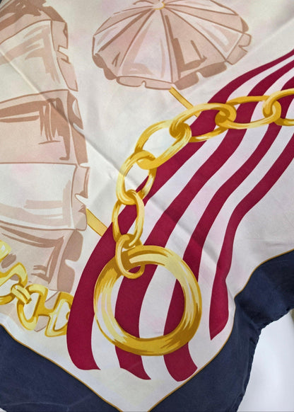 Celine Foulard Vintage con Catene Dorate e Bordo Blu
