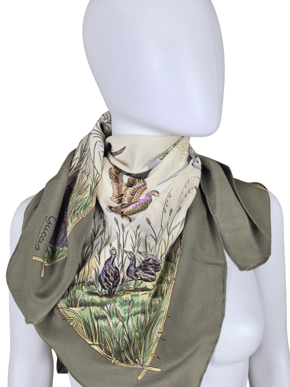 Gucci Foulard Vintage con Scena di Caccia e Bordo Verde Oliva