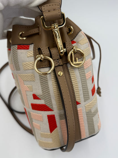 Fendi Borsa Secchiello Mon Trésor in Tela Ricamata e Pelle