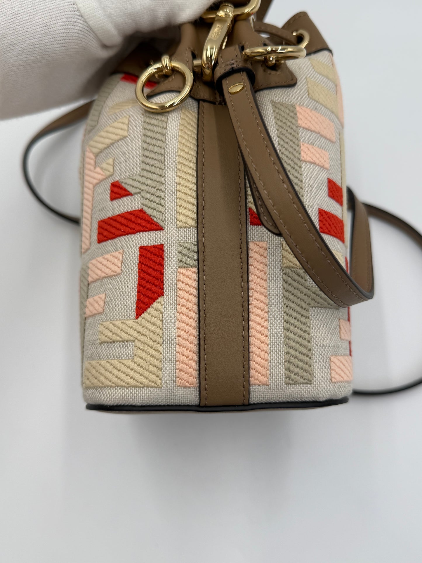 Fendi Borsa Secchiello Mon Trésor in Tela Ricamata e Pelle