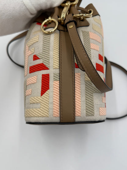 Fendi Borsa Secchiello Mon Trésor in Tela Ricamata e Pelle