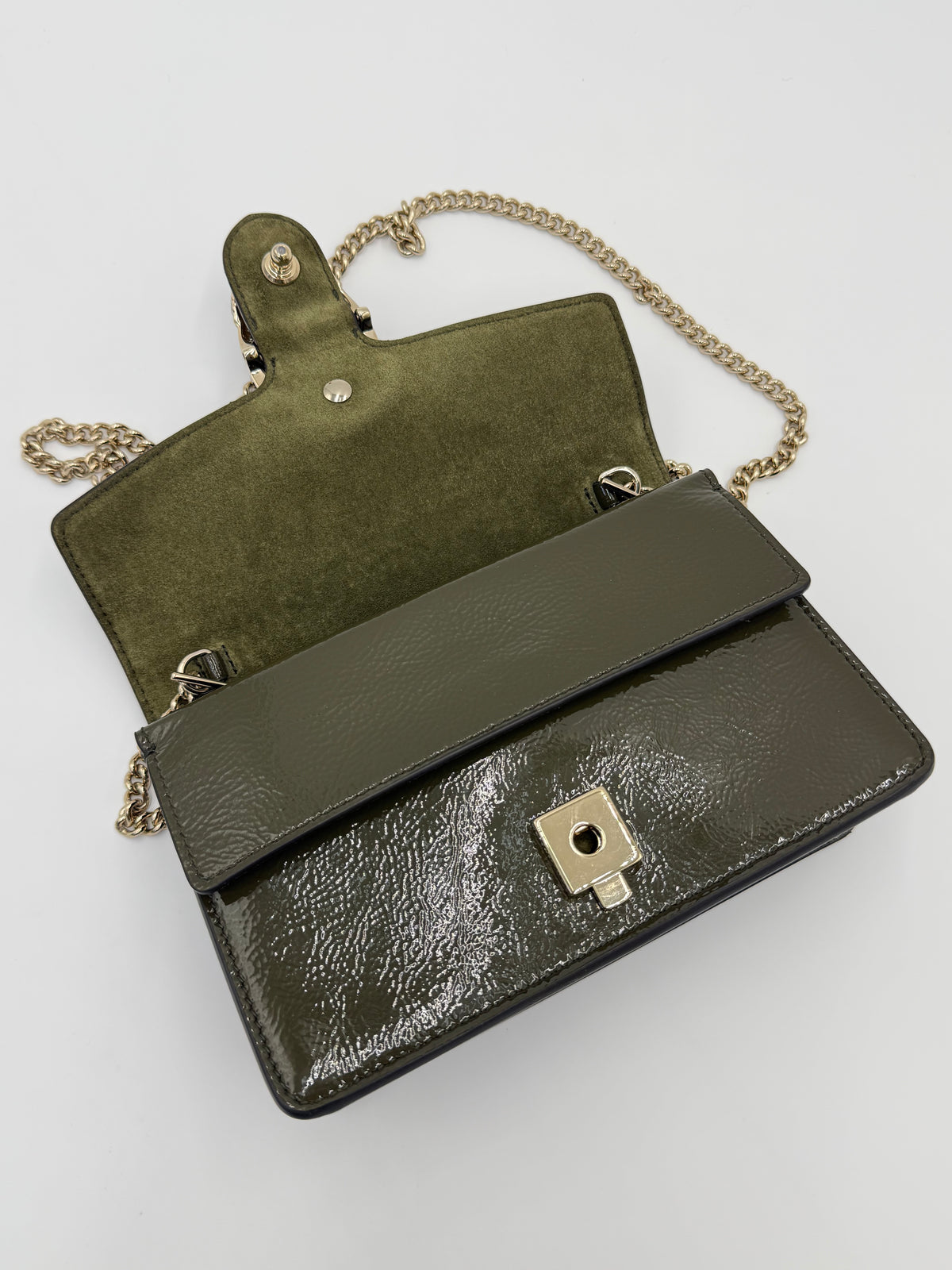 Gucci Borsa a Tracolla Dionysus Small in Pelle Verniciata Verde Oliva