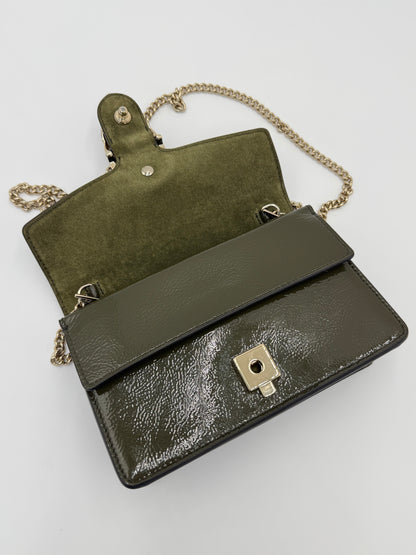 Gucci Borsa a Tracolla Dionysus Small in Pelle Verniciata Verde Oliva