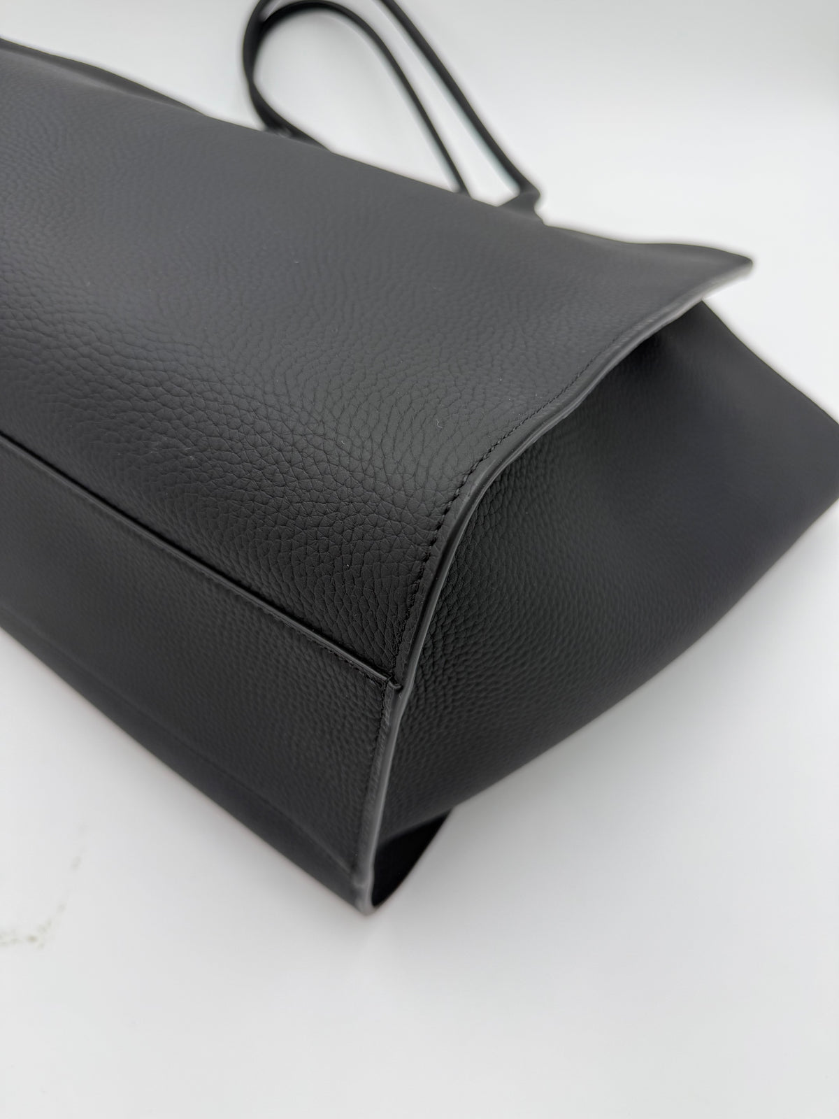 The Row Borsa Tote Marlo in Pelle Granulata Nera