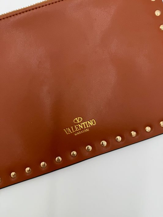 Valentino Garavani Pochette Rockstud in Pelle Arancione